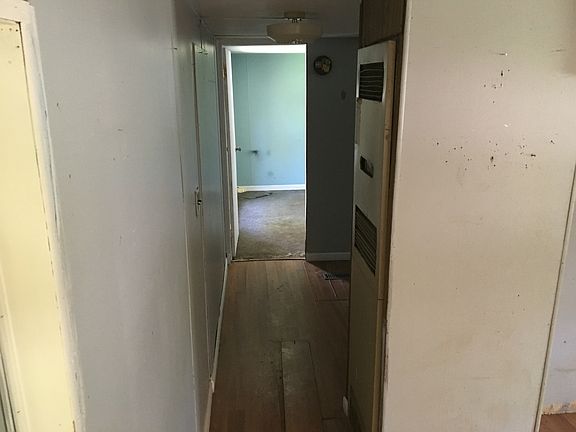 4th image of 209 W 4th St