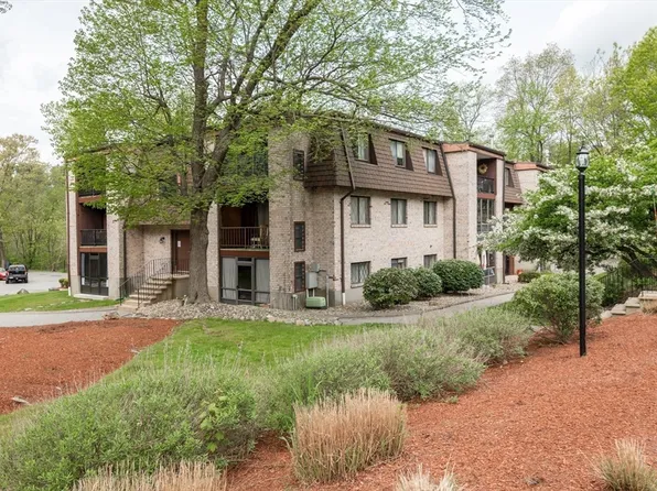 7 Greenbriar Dr APT 303, North Reading, MA 01864