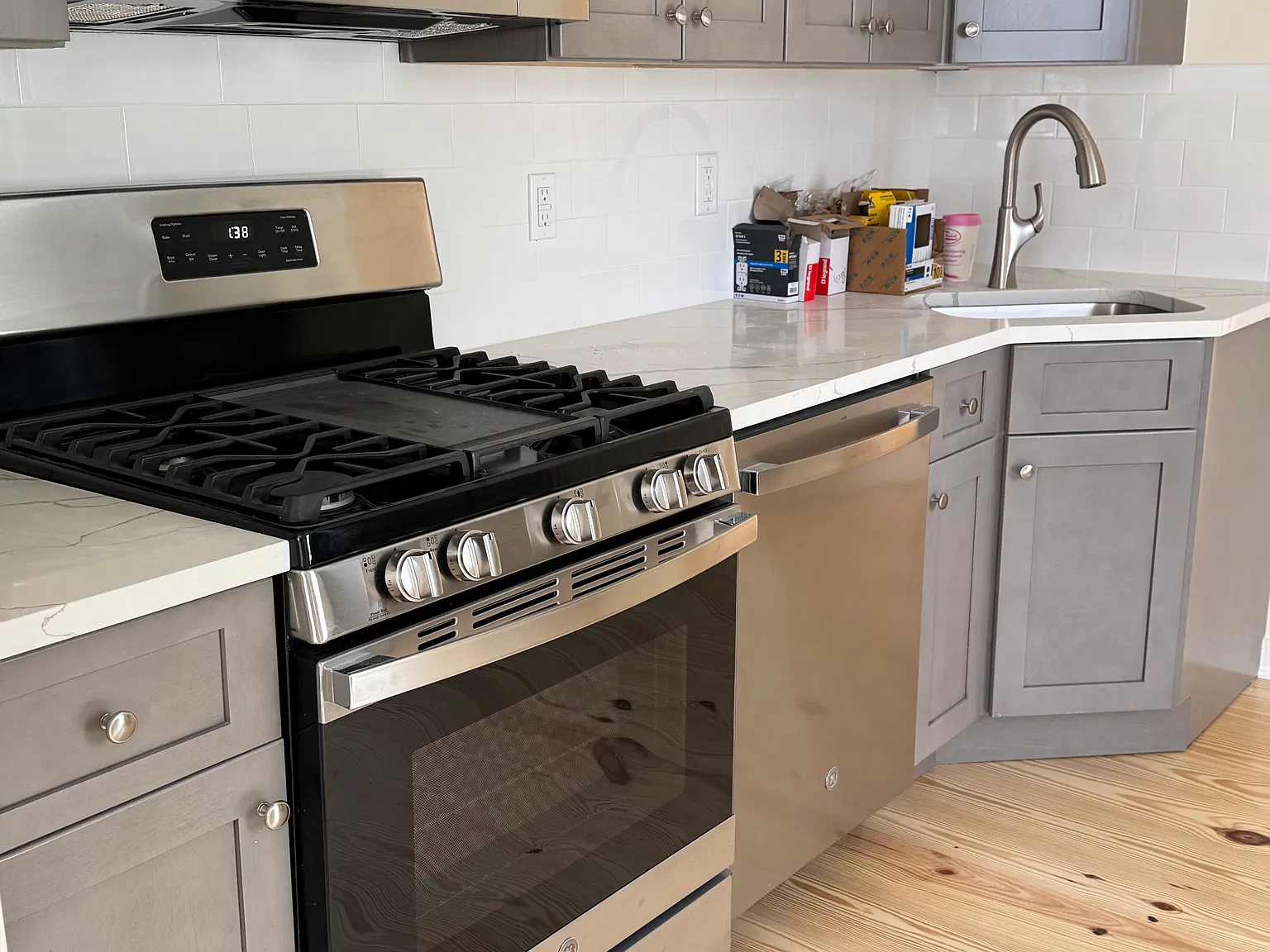 2 bed, 860 sqft, $2,400 — Photo 1