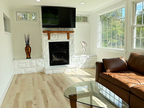 4th image of 16 Strack Rd