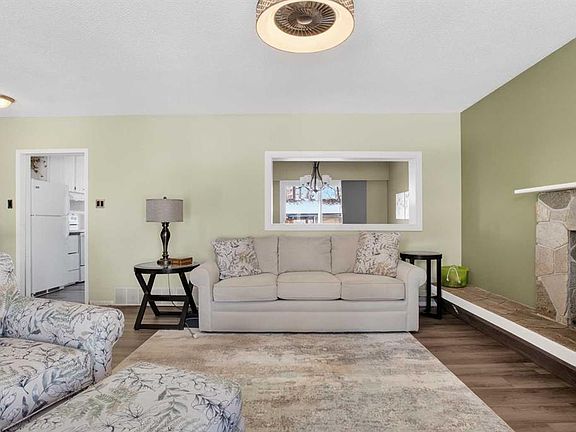 5th image of 3204 E Riel Pl SE