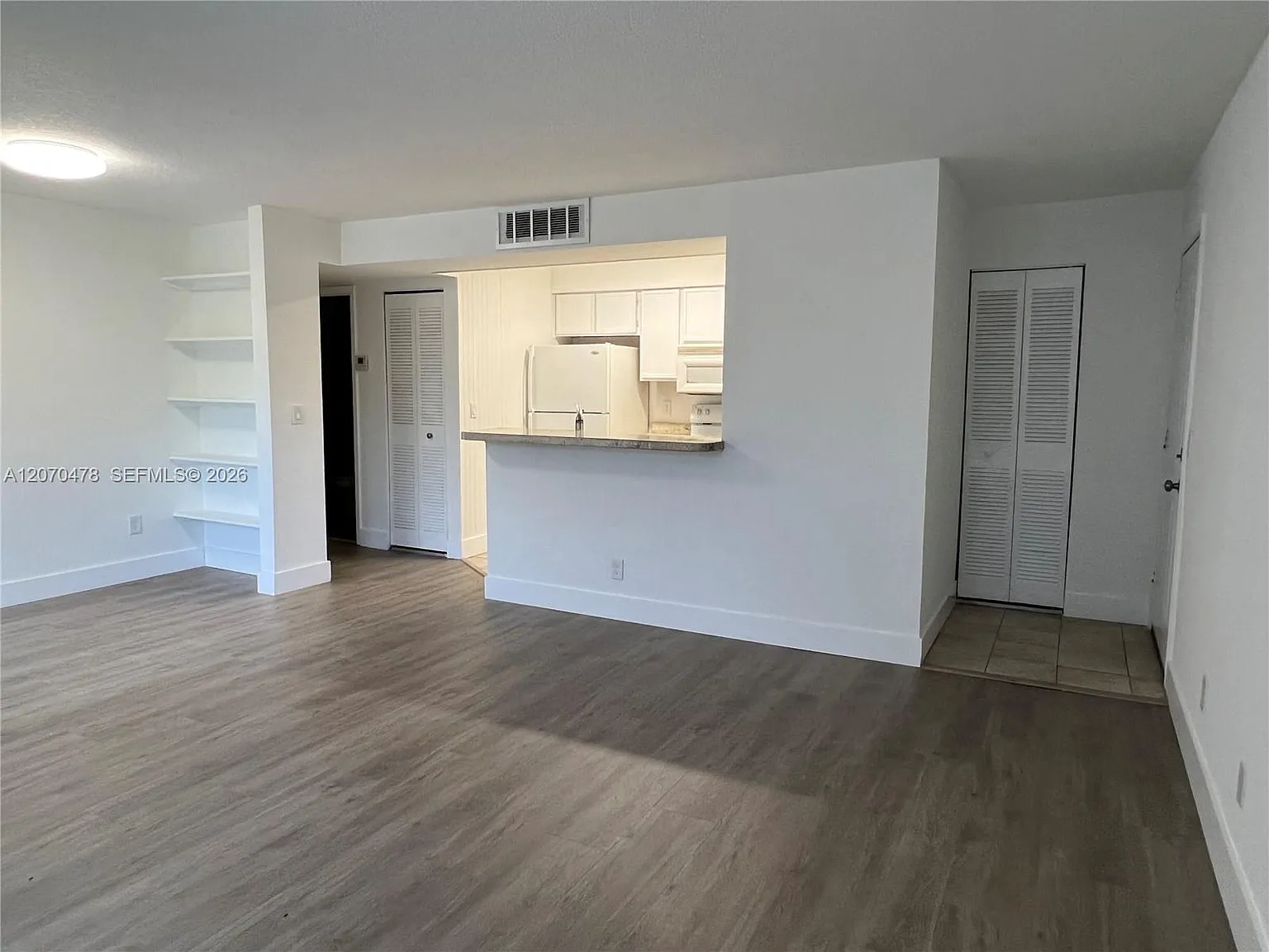 Royal Poinciana Condo — Photo 2