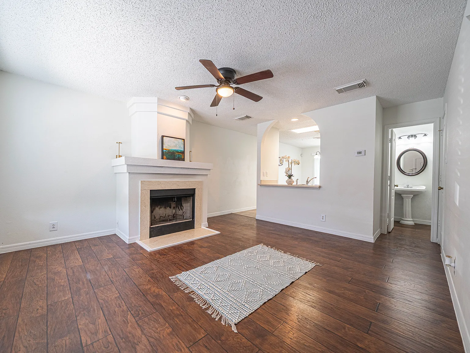 3 bed, 1369 sqft, $1,715 — Photo 4