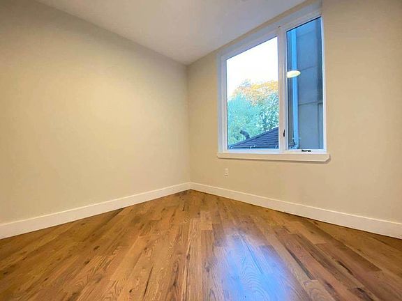 3rd image of 289 Fenimore St Penthouse 4
