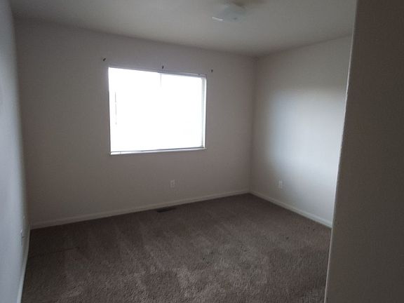 5th image of 805 Sunny Ln Unit A