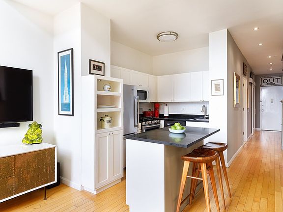 5th image of 20 West St APT 23D