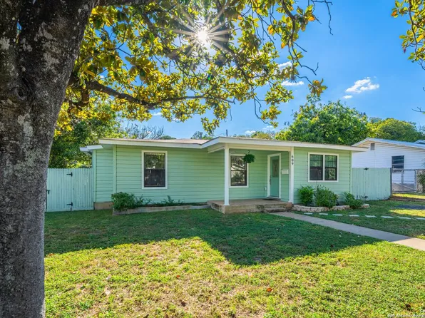 609 Stephen St, Kerrville, TX 78028