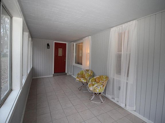 3rd image of 190 Pony Ave