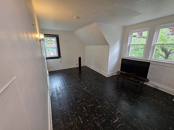 2nd image of 662 W 9th St #11436065