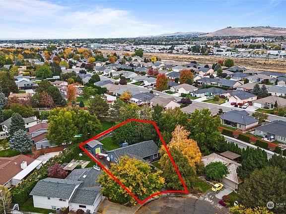 4th image of 8525 W Deschutes Avenue