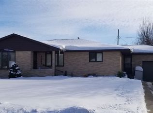 727 10th Ave SE, Dyersville, IA 52040