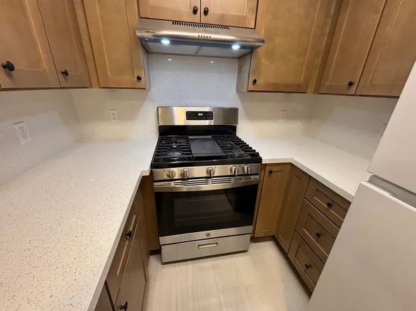 2260 84th Ave APT 4, Oakland, CA 94605
