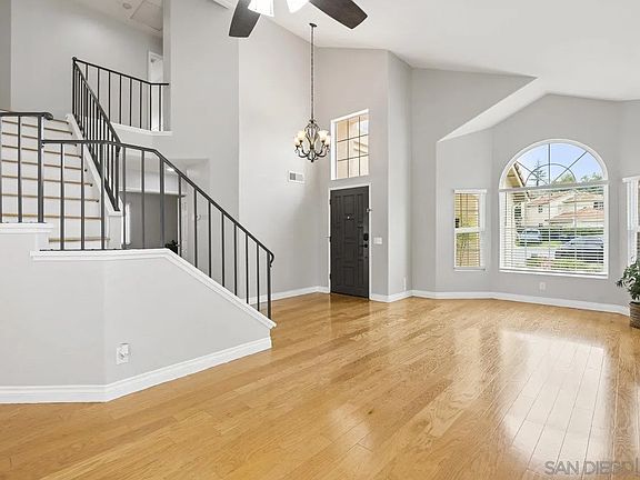 4th image of 282 Royal Glen Dr