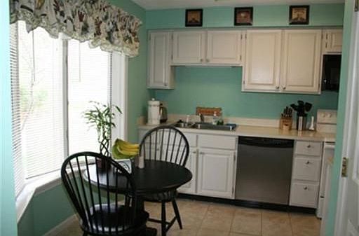 2nd image of 1401 Foxwood Cir