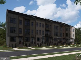 2680 River Birch Rd, Herndon, VA 20171