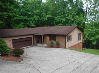 6 Shawnee Oaks Dr, Huntington, WV 25705