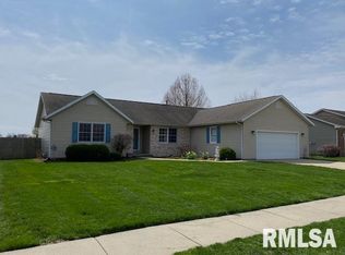 1250 Oakbrook Ave, Chatham, IL 62629