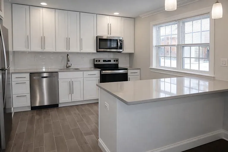 Town House Apartments — Photo 1