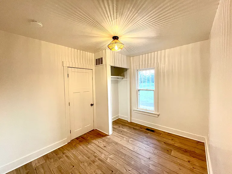 408 E Carpenter St — Photo 8
