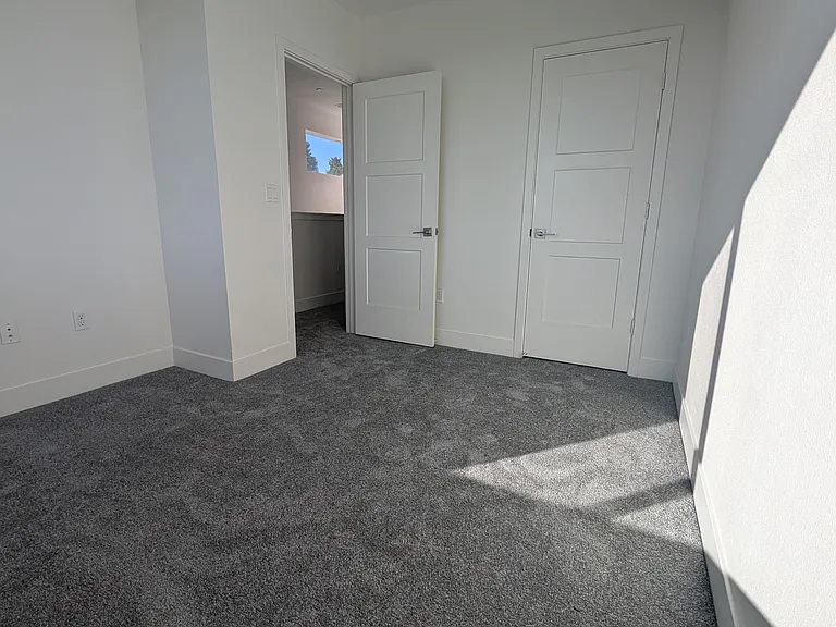 9877 Macarthur Blvd #A — Photo 35