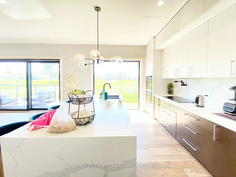 53 Edwin Dr — Photo 10