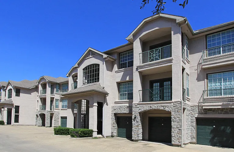 Village on the Parkway Apartments — Photo 19