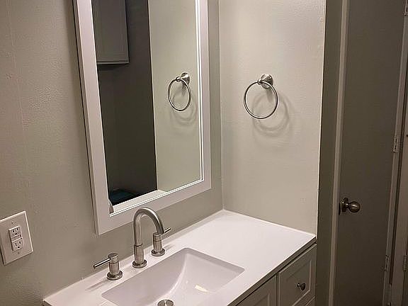 Main Bath - Unit B