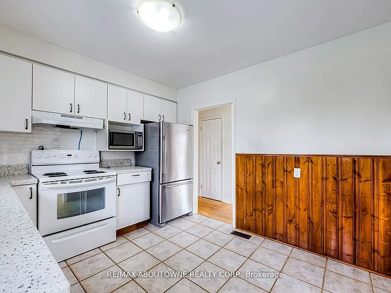 530 Lees Ln — Photo 12