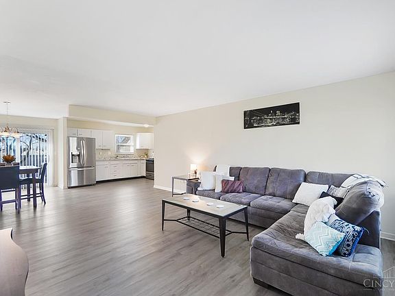 3rd image of 2767 Brampton Dr