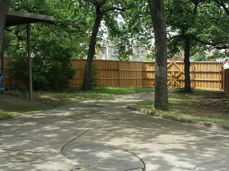 1010 Hopkins Dr — Photo 18