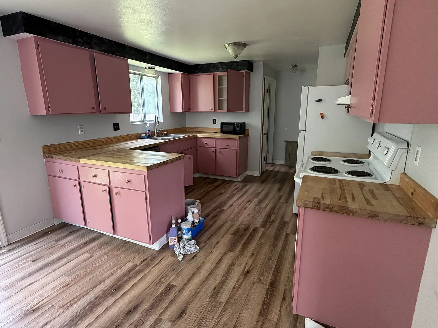 3 bed, 1.5 bath, 1300 sqft, $1,900 — Photo 4