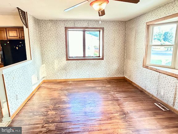 3rd image of 454 Florence Blvd