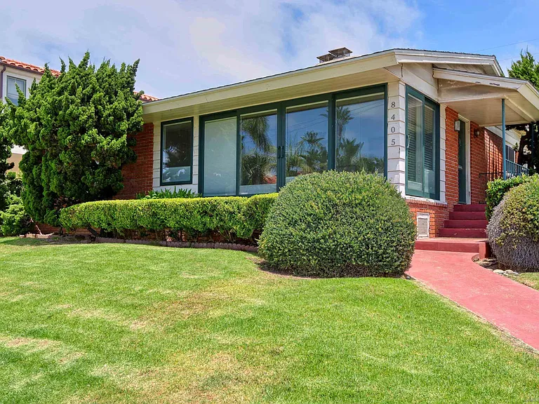 8405 Paseo Del Ocaso — Photo 2