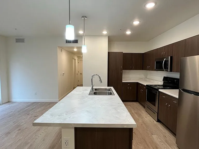 Lexington Sky Apartments — Photo 41