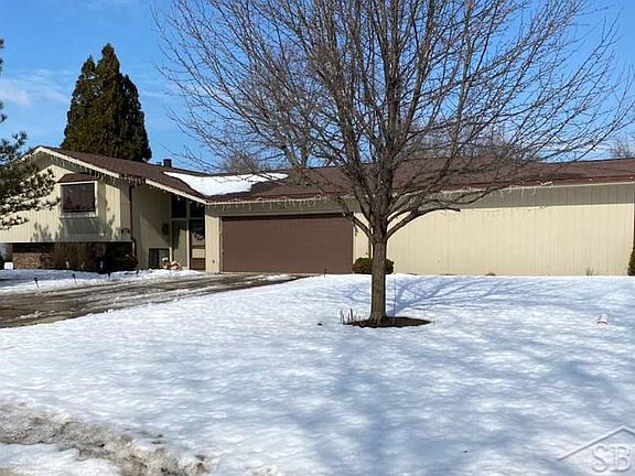 2nd image of 261 Cranbrook Dr