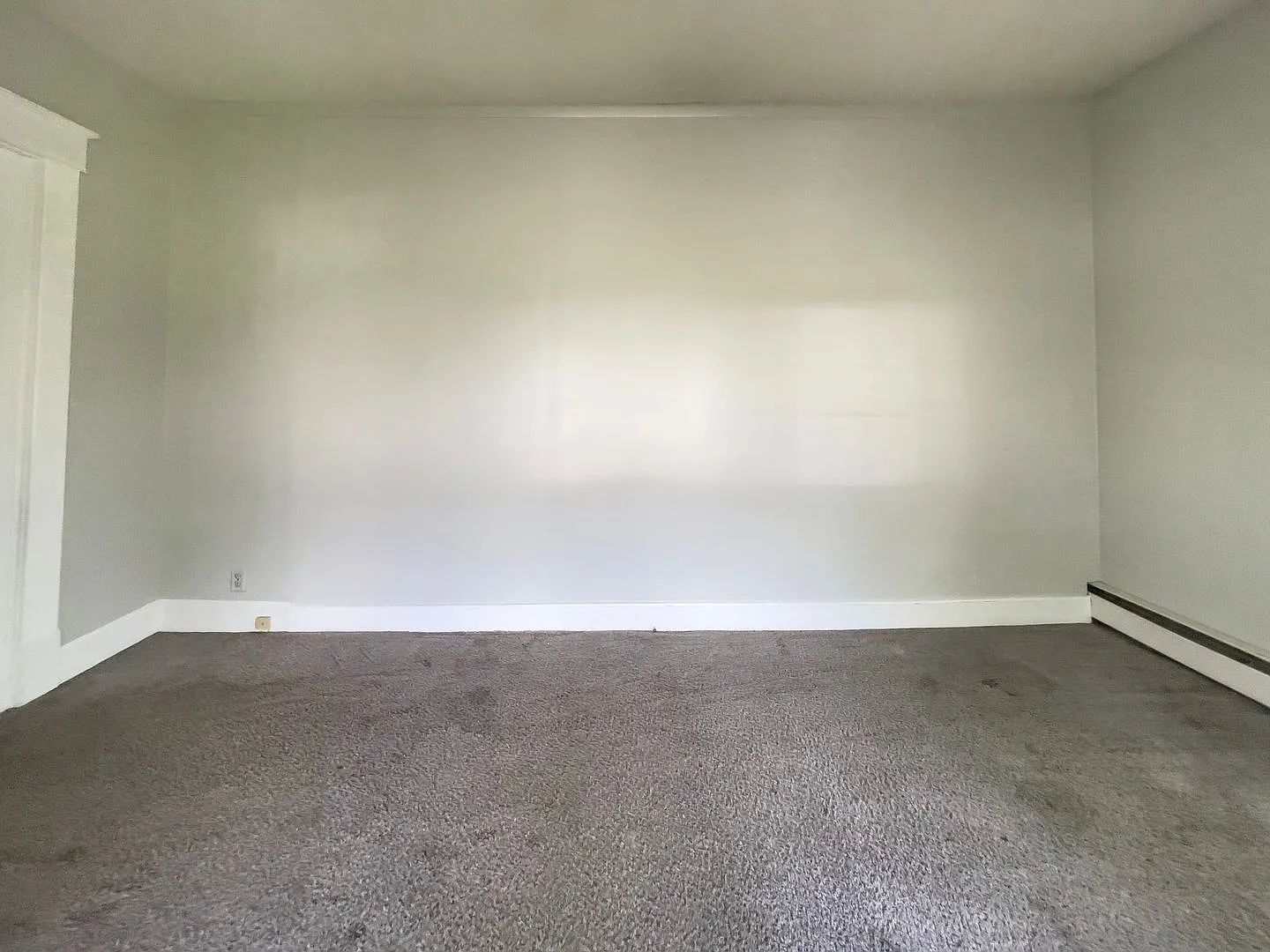 3 Bedroom Unit with Large Front Porch, Close to Campus — Photo 4