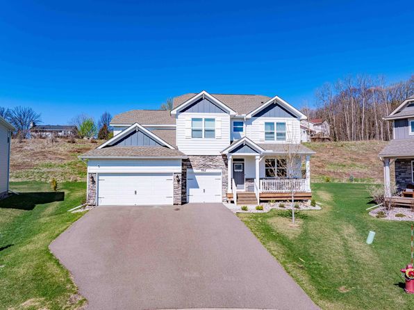 882 Redmond Dr, Carver, MN 55315