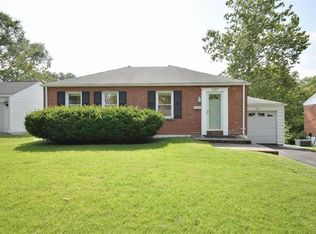 1307 N Geyer Rd, Saint Louis, MO 63122