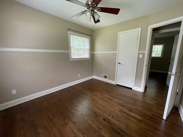956 Seville Dr — Photo 20