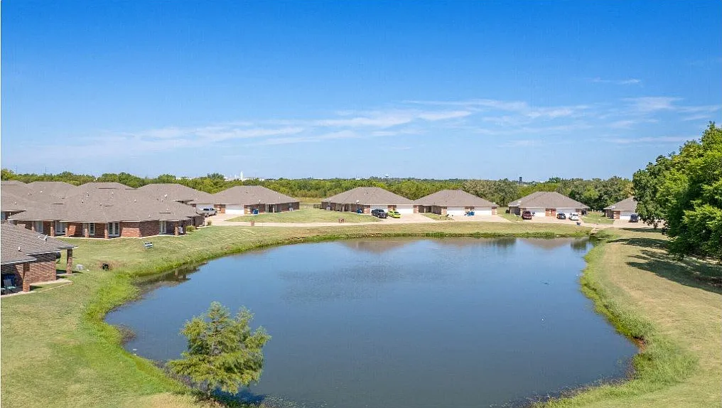 Waters Edge Duplexes — Photo 1