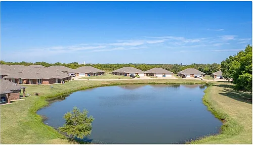 Waters Edge Duplexes Photo 1