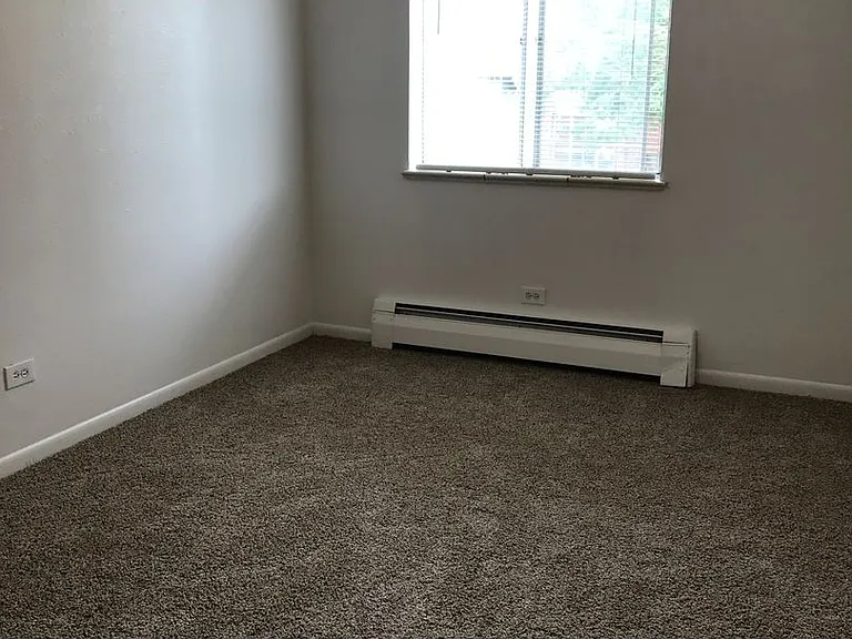 95 N Clarkson St Carolyn Arms Apartments — Photo 13