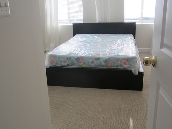 bedroom (fits a king sized bed comfortably)