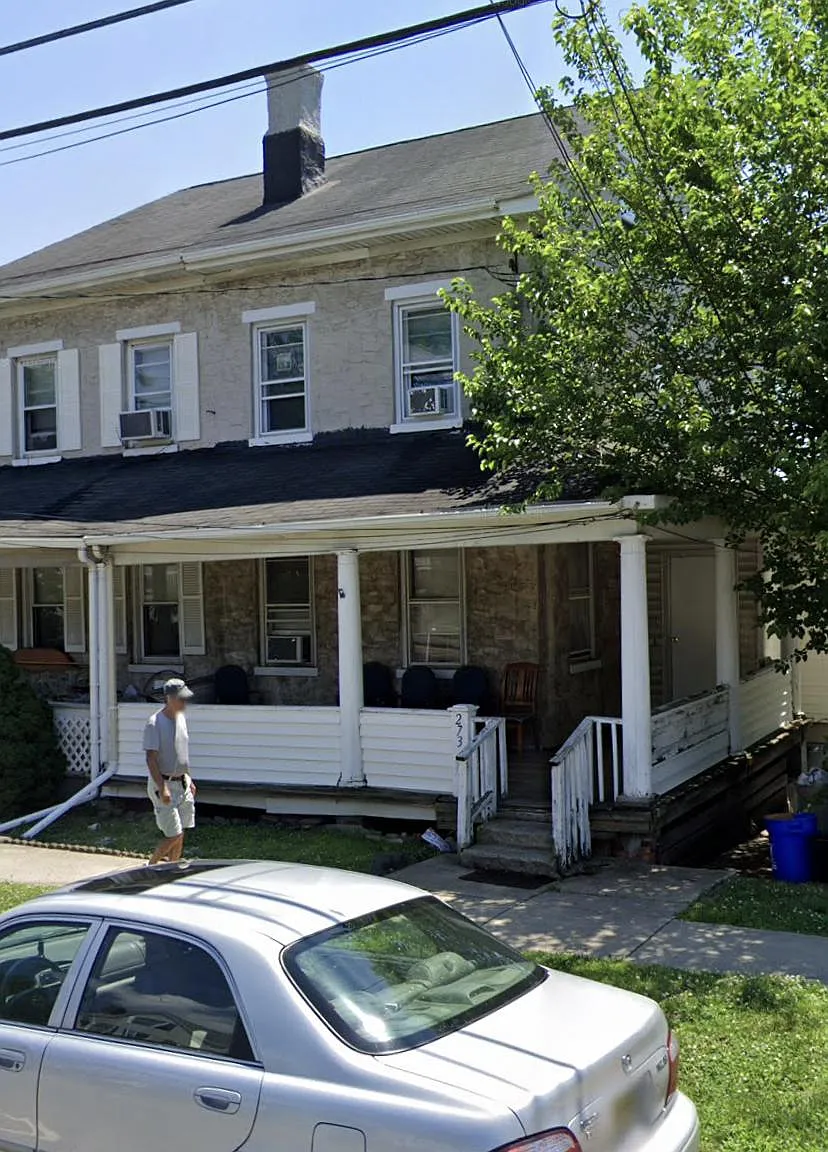3 bed, 1000 sqft, $2,250 — Photo 1