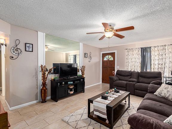 3rd image of 2048 E Juanita Ave