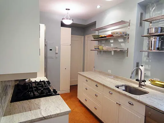 Sold by Mercedes Berk | media 12