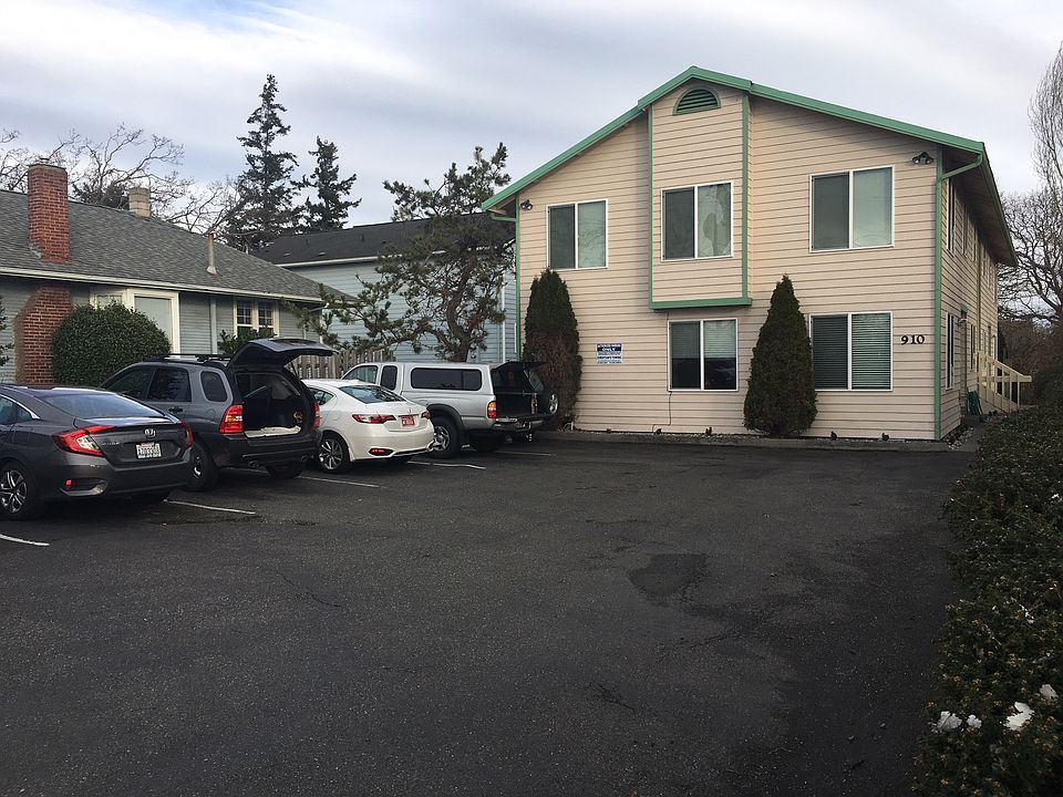 1st image of 910 SE Ireland St