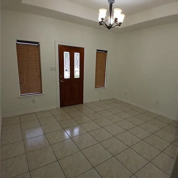 128 San Jacinto St — Photo 3