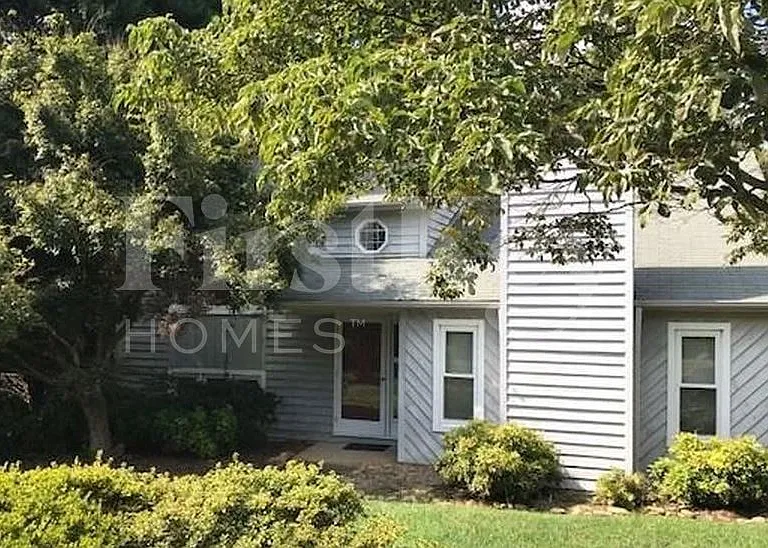 137 Carrisbrooke Ln — Photo 1