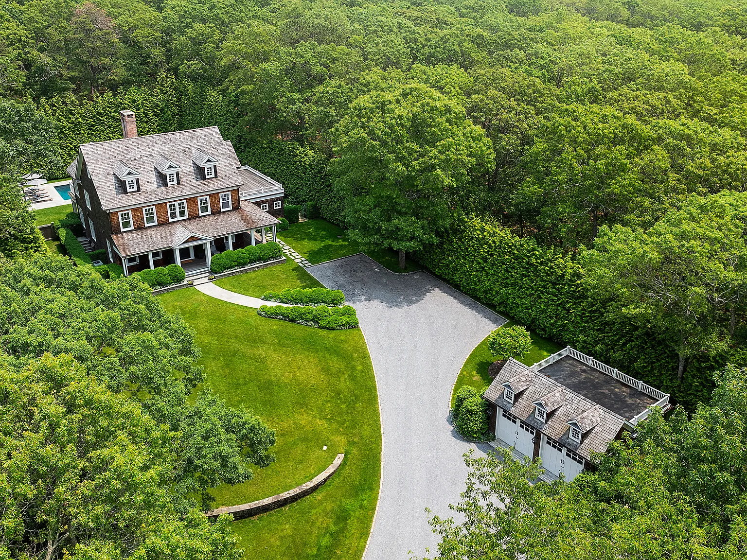 Private Oasis in Sag Harbor Village — Photo 3